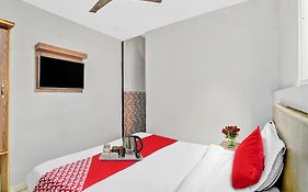 Hotel O M Stays Near Akshardham New Delhi 3* India