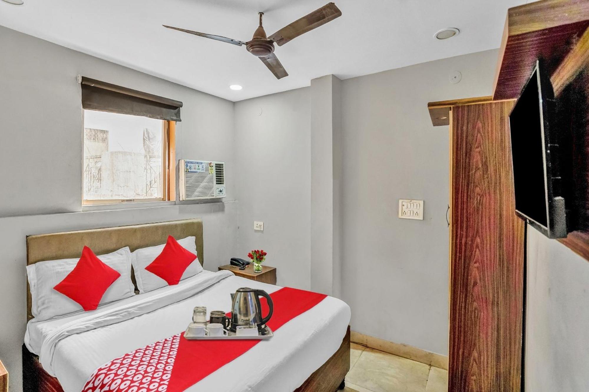 Hotel O M Stays Near Akshardham New Delhi Exterior photo